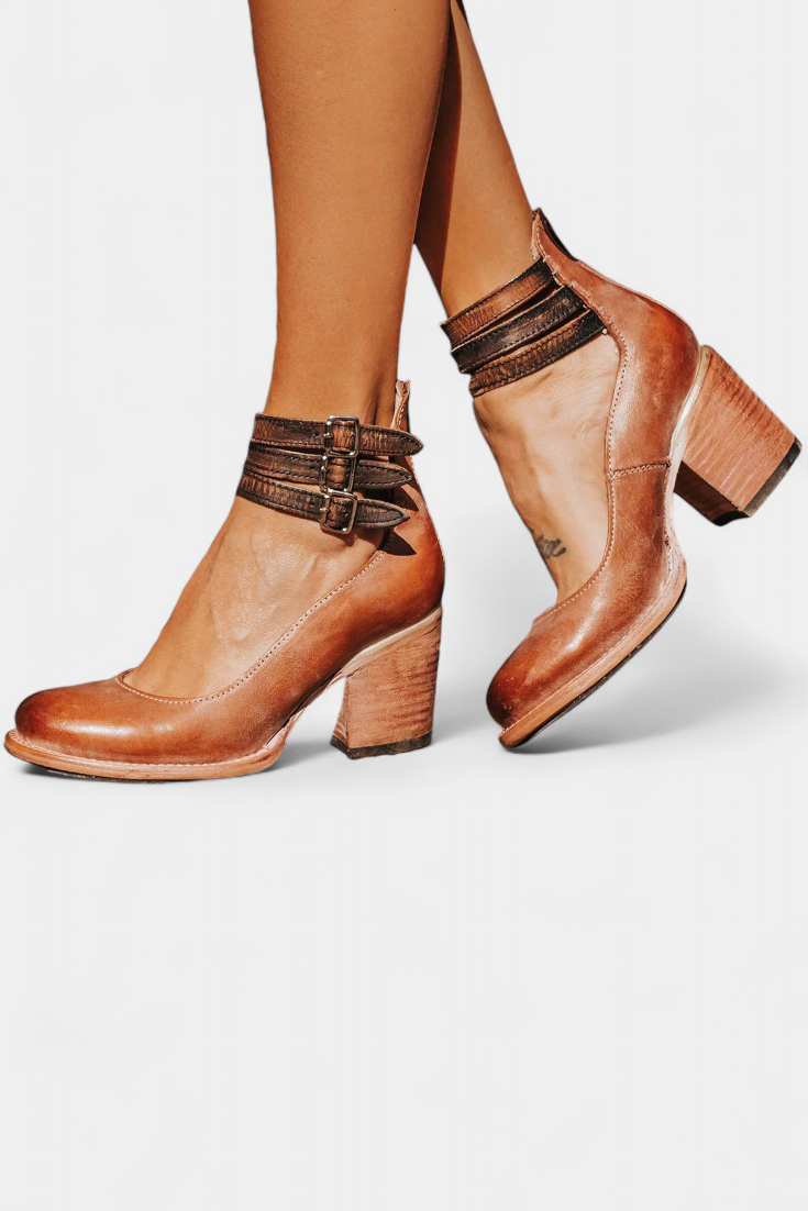 ELYRA™ | Modern block heels in black leather