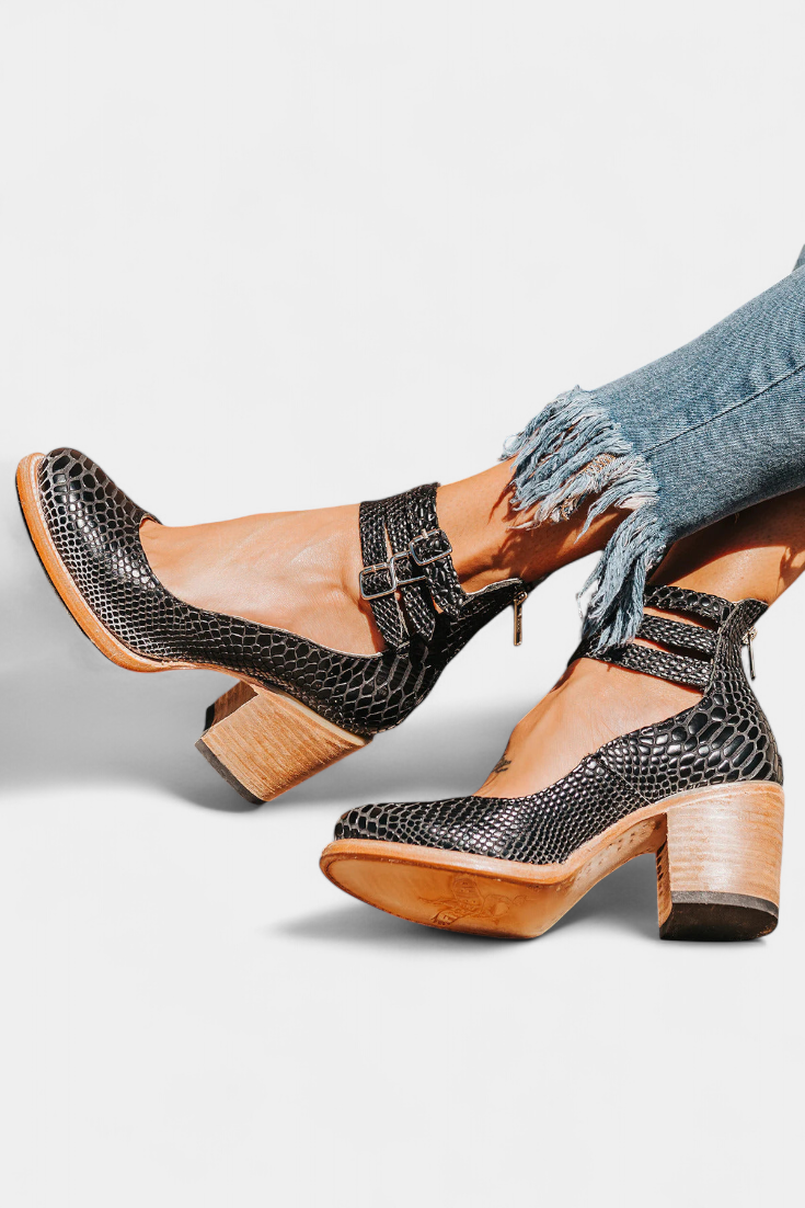 ELYRA™ | Modern block heels in black leather