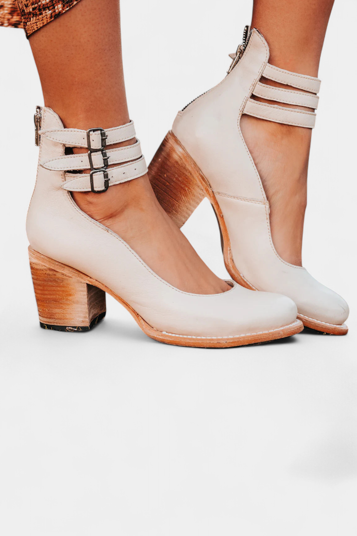 ELYRA™ | Modern block heels in black leather