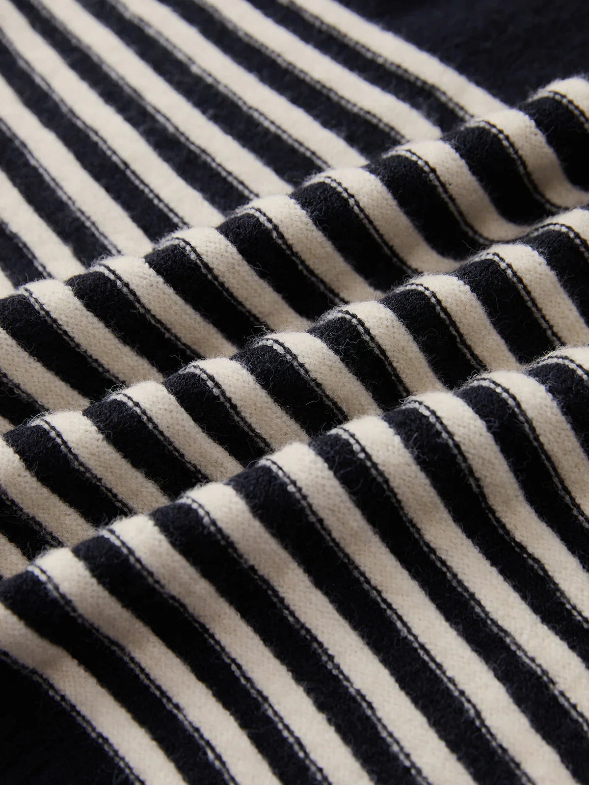 ELYRA™ | Pull à rayures Bold Chic Crosswalk