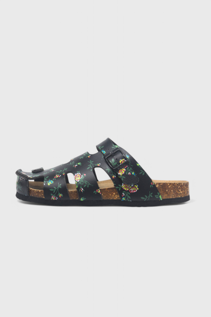 ELYRA™ | Clogs with Cork Buckle
