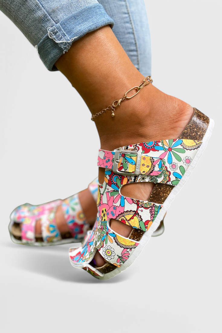 ELYRA™ | Clogs with Cork Buckle