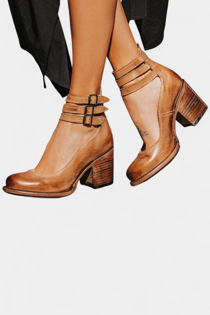 ELYRA™ | Modern block heels in black leather