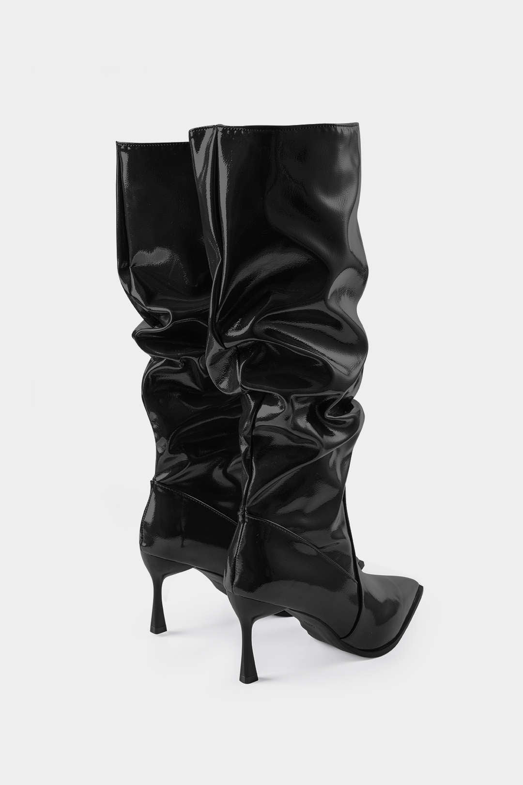 ELYRA™ | Bottes en cuir synthétique à plis et pointe aiguisée