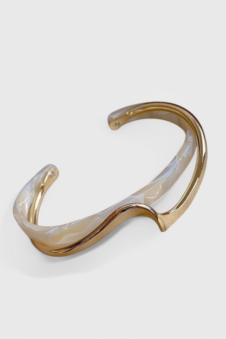 ELYRA™ | Elegant White Opal Bracelet with Gold Finish